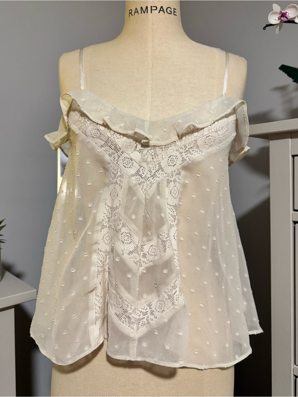 Urban Outfitters Swiss Dot Lace Inset Ruffle Cami Top | Cream Ivory |‎ Medium